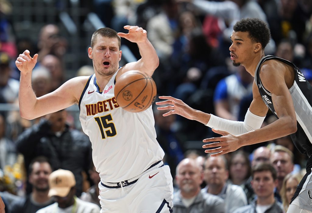 JEDNOGLASNO Viktor Vembanjama proglašen za najboljeg u NBA ligi! (FOTO)
