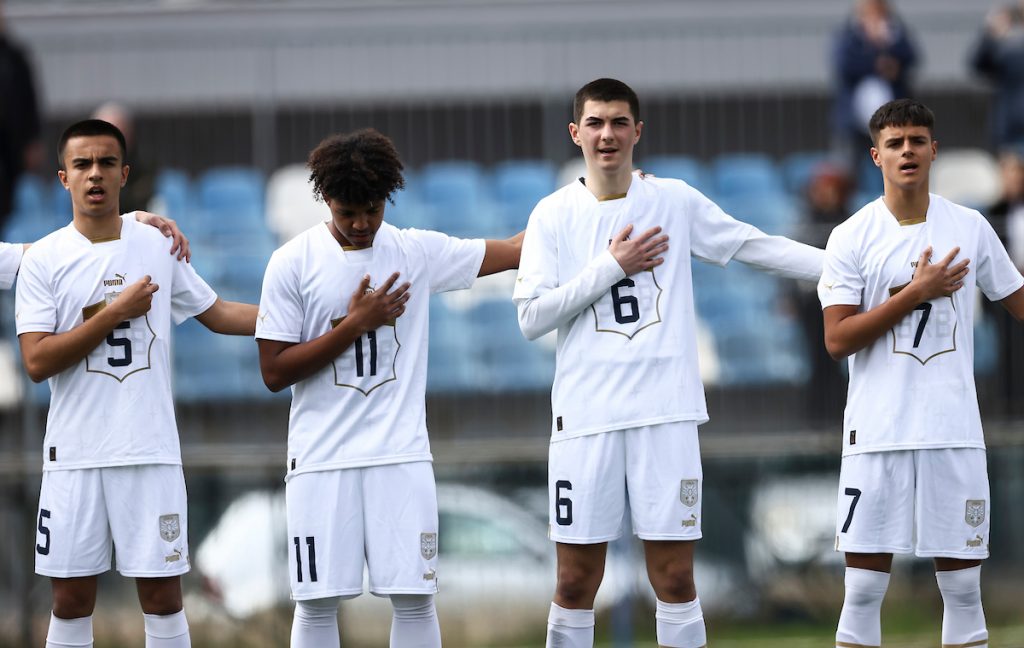 RAĐA SE NOVA ZVEZDA Ima 16 godina, igra za Srbiju i pozvan je na trening prvog tima Arsenala! Arteta imao šta da vidi (FOTO)