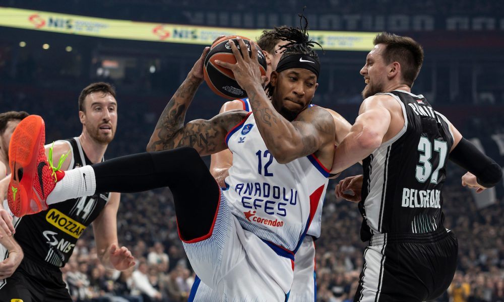 NIJE POTPISAO ZA ZVEZDU, ALI JE OSUJETIO PARTIZAN Krilo Efesa MVP kola Evrolige (VIDEO)