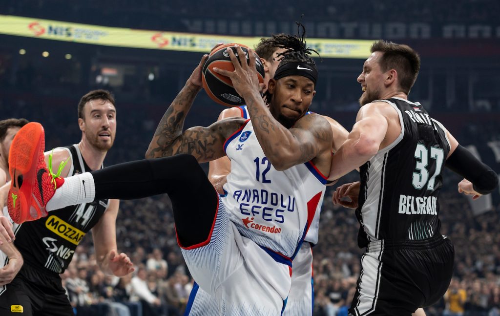 NIJE POTPISAO ZA ZVEZDU, ALI JE OSUJETIO PARTIZAN Krilo Efesa MVP kola Evrolige (VIDEO)