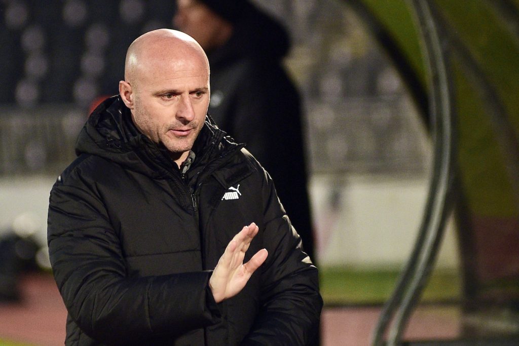 ŠTA JE GOVORIO DULJAJ DOK SU GA SMENJIVALI? Ako se prisetimo, prihvatio sam da preuzmem Partizan u vreme najvećeg ludila! Rekao sam Vazuri…