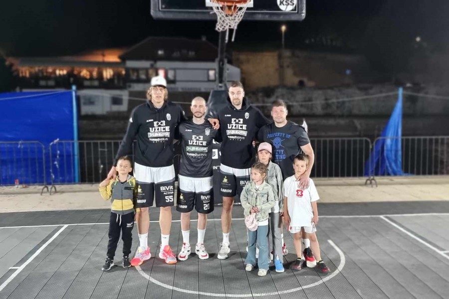 UŽICE OSVOJILO NIŠ Prvi basket turnir u sezoni održan na Nišavskom keju
