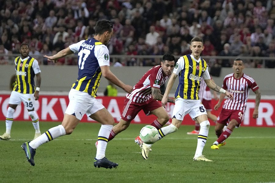 MUK U ISTANBULU Olimpijakos posle penala izbacio Fenerbahče! Tadić neprecizan sa 11 metara
