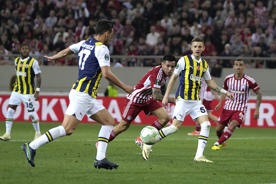 MUK U ISTANBULU Olimpijakos posle penala izbacio Fenerbahče! Tadić neprecizan sa 11 metara