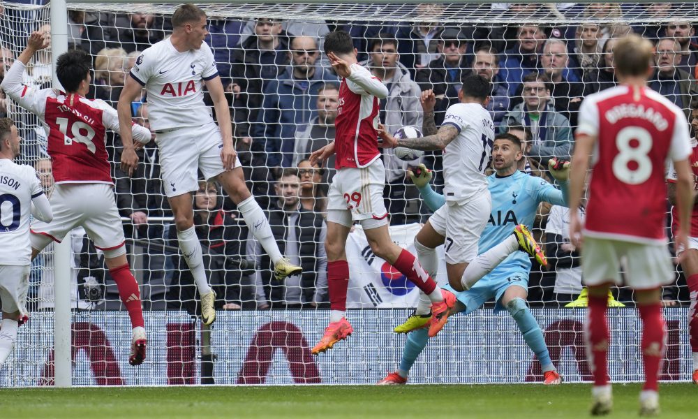 PREMIJER LIGA Arsenal držao čas fudbala komšiji, pa strepeo za pobedu