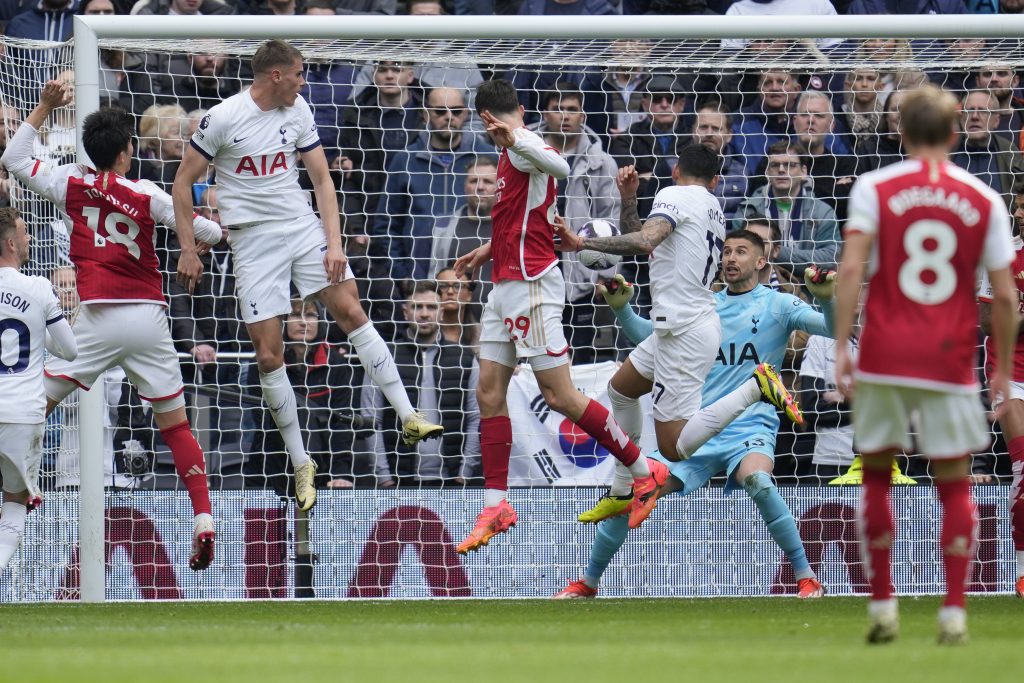 PREMIJER LIGA Arsenal držao čas fudbala komšiji, pa strepeo za pobedu