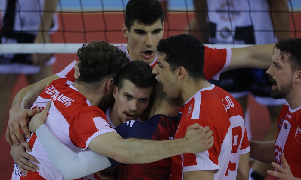 SRBIJA OVO ODAVNO NIJE VIDELA Zvezda pred „delijama“ srušila večitog rivala i posle osam godina osvojila krunu!