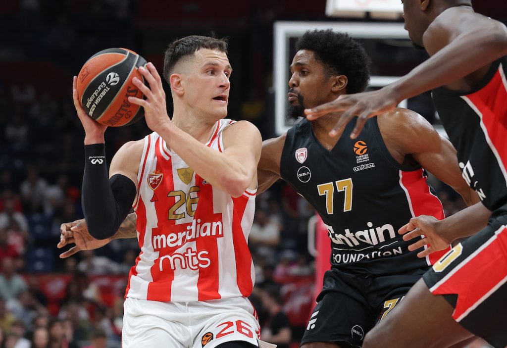 PORAZ NA POSLEDNJEM EVROLIGAŠKOM DOMAĆINSTVU Zvezda izgubila od Olimpijakosa, crveno-beli bez rešenja za Mozesa Rajta (VIDEO)