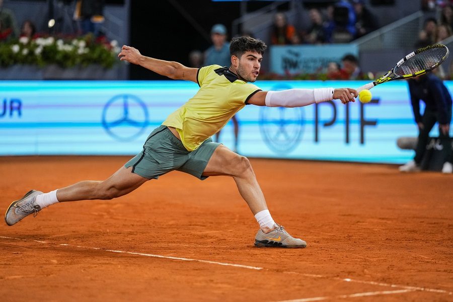 MARATONSKA TRKA PRIPALA ŠPANCU Alkaras preokretom srušio Sinera i plasirao se u finale Rolan Garosa!