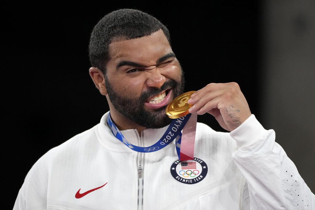OVO IMA SAMO U AMERICI Olimpijski šampion u rvanju pojačao Bilse! Zadatak mu je da juri protivničke kvoterbekove…