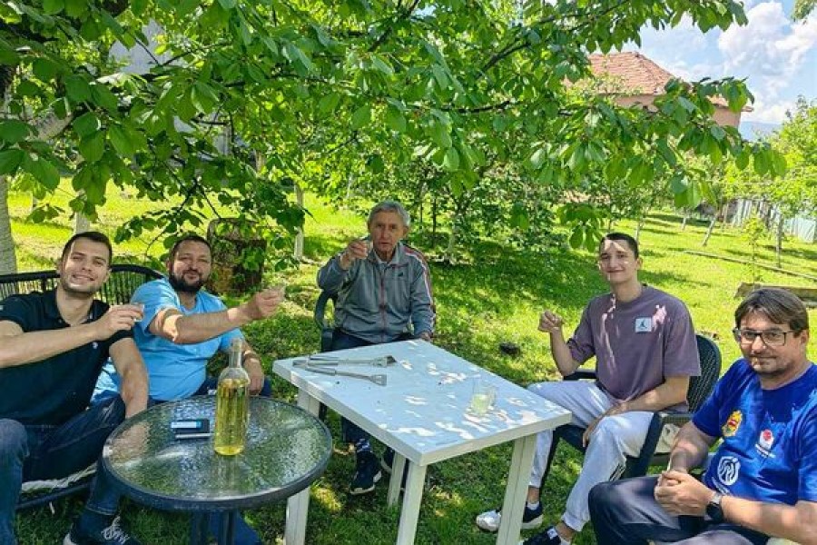 PEŠIĆ PROVEO PRAZNIK U PIROTU Selektor skuplja energiju za velike izazove koji mu predstoje (FOTO)