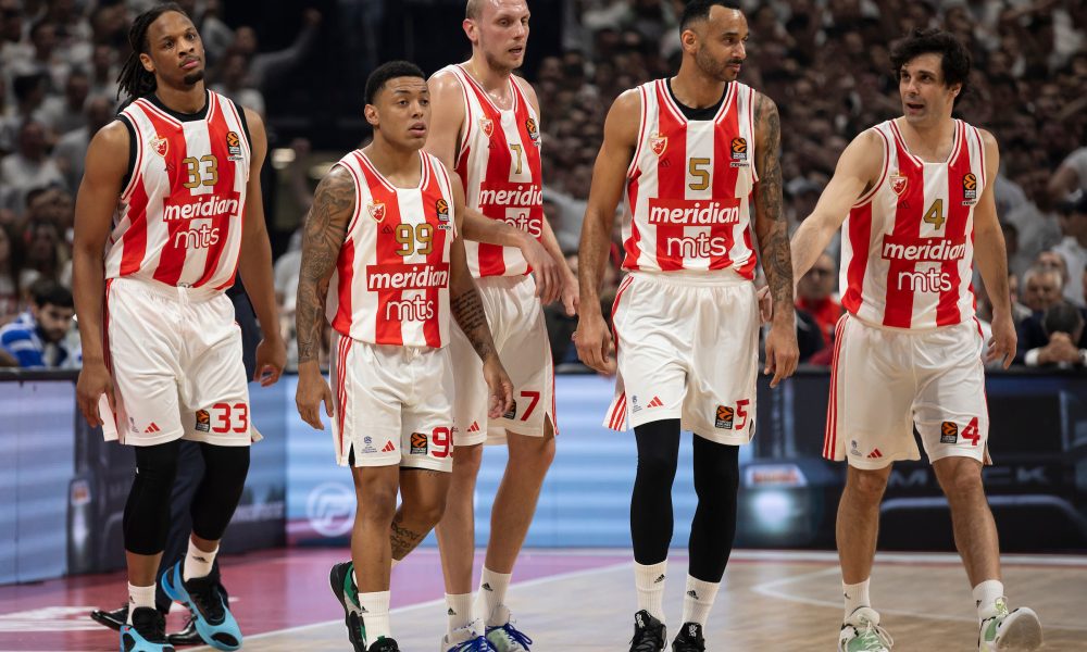 GRUPNI ODLAZAK SA MALOG KALEMEGDANA Zvezda se oprostila od trojice igrača