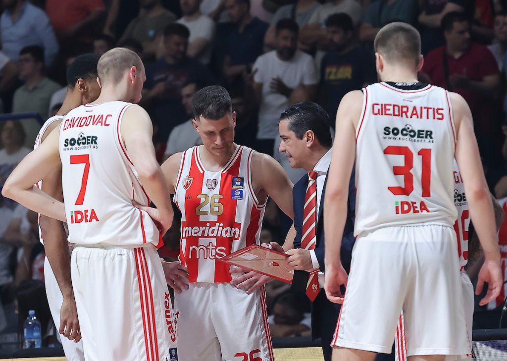 HLADAN KAO ŠPRICER Kad je teško – Deda! Bezgrešna partija Zvezdinog specijaliste za večiti derbi (VIDEO)
