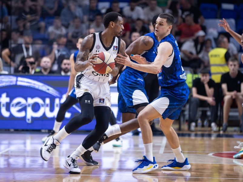 POLUVREME Partizan vodi u Morači, ali brine sedam izgubljenih lopti