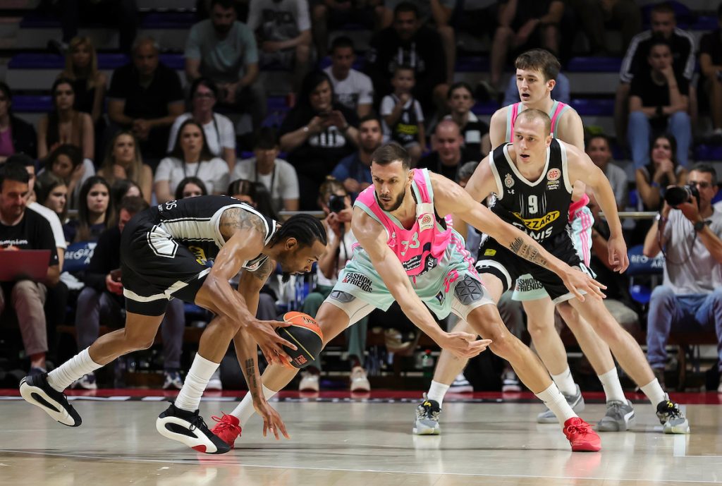 MAJSTORICA BEZ DRAME Partizan pregazio Megu i zakazao finale sa Zvezdom (FOTO)