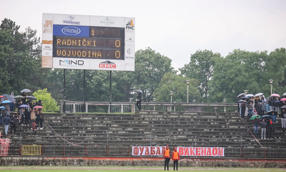 POKVARILO SLIKU IZ KRAGUJEVCA „Crveni đavoli“ i „Fiirma“ se udružili, jasna poruka FS Srbije i Zajednici Superlige! (FOTO)