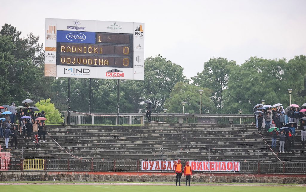 POKVARILO SLIKU IZ KRAGUJEVCA „Crveni đavoli“ i „Fiirma“ se udružili, jasna poruka FS Srbije i Zajednici Superlige! (FOTO)