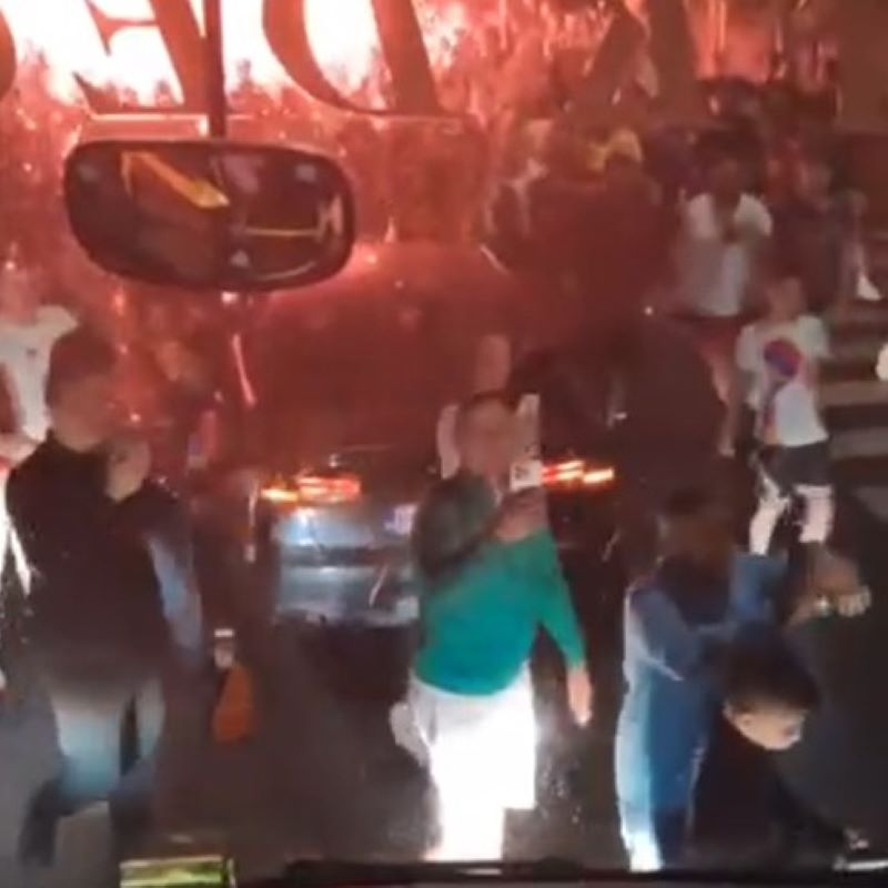 DELIRIJUM Pogledajte kako su navijači i fudbaleri Dečića proslavili istorijsku titulu (VIDEO)