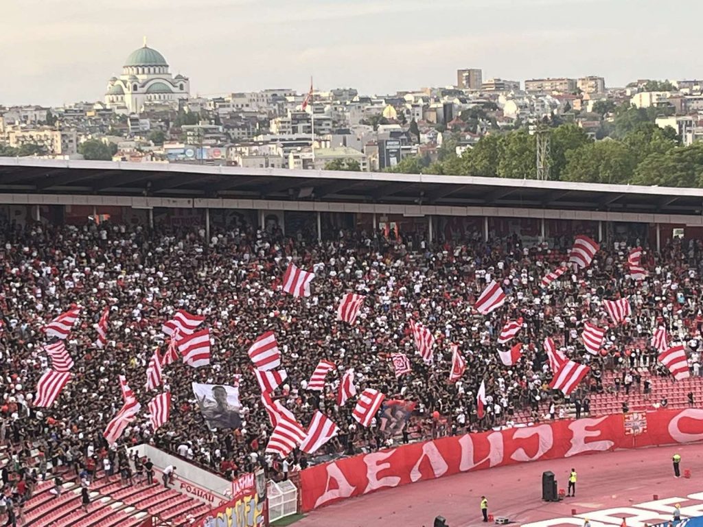 PRELEPA SLIKA NA MARAKANI „Delije“ pozdravile svoje šampione! Baloni lete po čitavom stadionu (VIDEO)