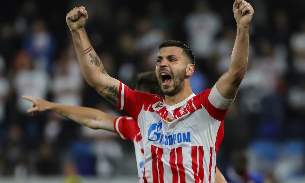 „SUNCE NA IBICI I ‘MARAKANA’ U SRCU“ Dragović u transu! Doskorašnji Zvezdin štoper peva poznatu navijačku pesmu (VIDEO)