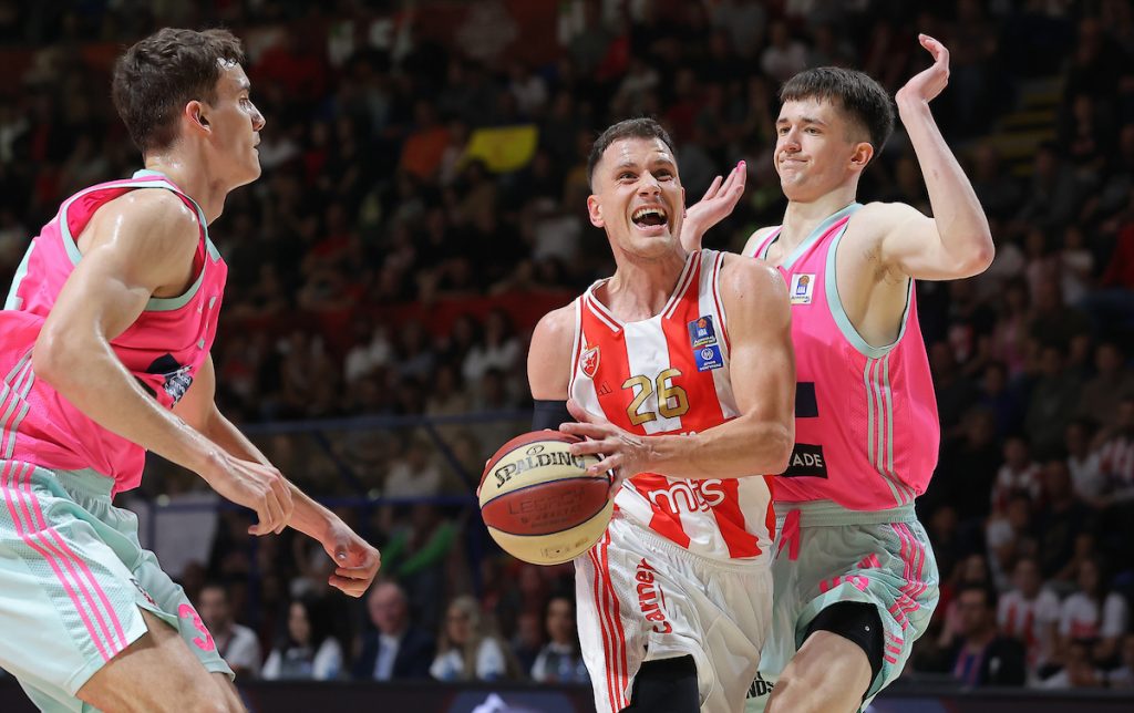 PUČE STOTKA Zvezda u NBA stilu pregazila Megu, deluje da će da se prošeta do finala (FOTO/VIDEO)