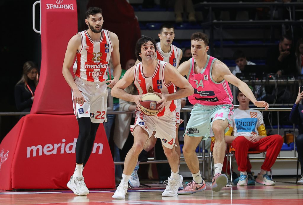 POLUVREME Zvezda u NBA ritmu, Mega ne uspeva da parira raspoloženim crveno-belima (FOTO/VIDEO)