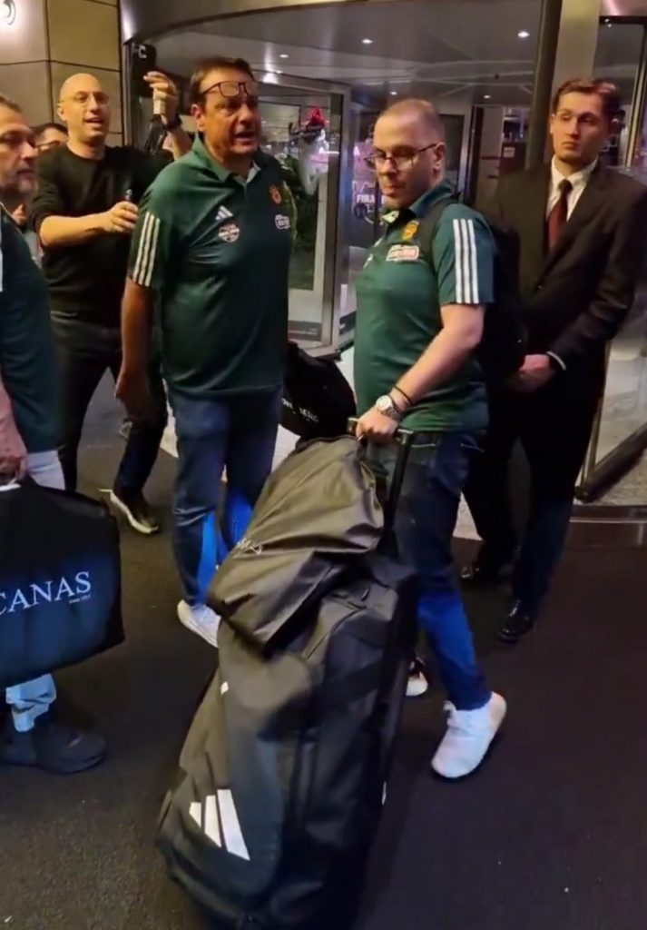 NEPRIJATNE SCENE ISPRED HOTELA Navijači Fenera vređali Atamana na turskom, a onda se na njih zaleteo bivši igrač Partizana! (VIDEO)