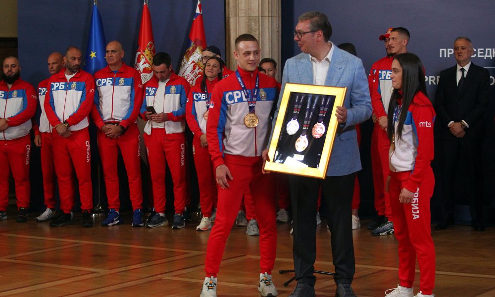 Vlada Srbije novčano nagradila srpske boksere osvajače medalja na EP