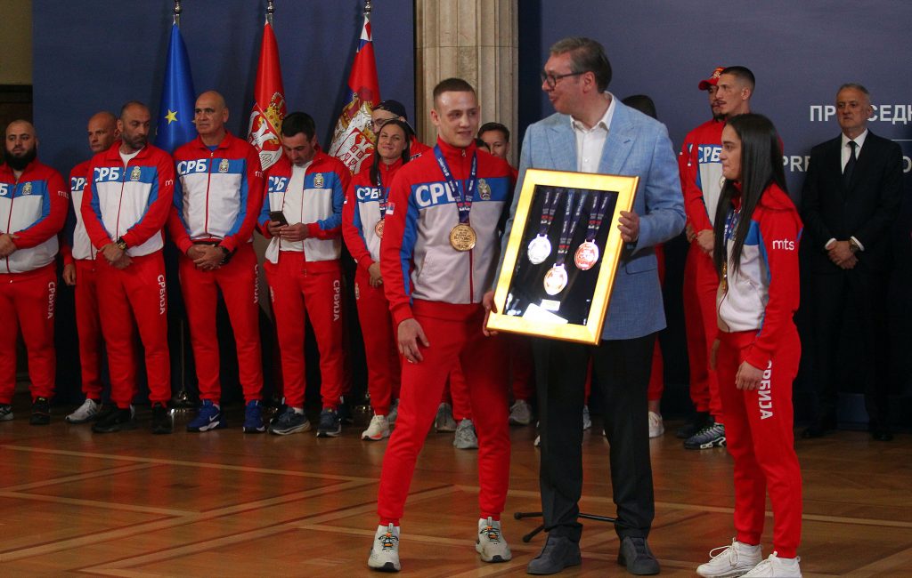 Vlada Srbije novčano nagradila srpske boksere osvajače medalja na EP
