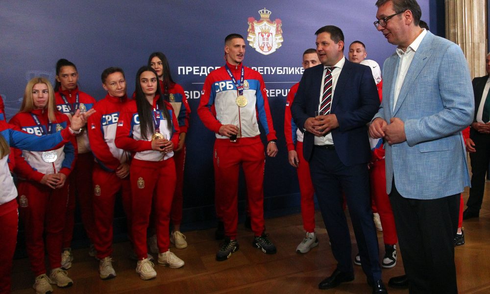 VUČIĆ UGOSTIO REPREZENTACIJU SRBIJE: Ponosni smo, hvala što decu vraćate u bokserske sale