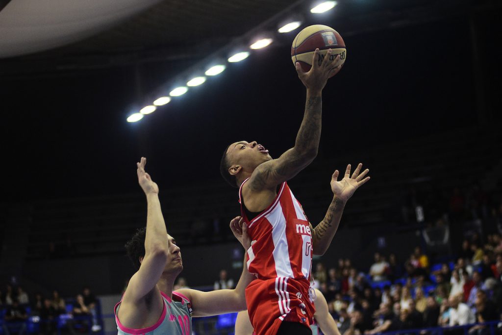IMAMO PRVOG FINALISTU Zvezda loše počela, pa rutinirala hrabru, ali oslabljenu Megu