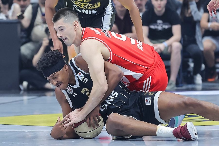 POLUVREME Večiti se muče sa šutem… Zvezda u svlačionicu odnela četiri poena prednosti