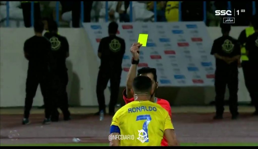 PORTUGALAC IZBAČEN IZ TAKTA Ronaldo se uneo sudiji u facu! Drao se iz sveg glasa (VIDEO)