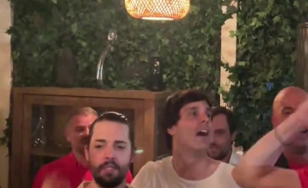 ZVEZDA SLAVILA DO SITNIH SATI Teodosić pevao čuvenu pesmu… Da li je time poslao poruku selektoru Pešiću? (VIDEO)
