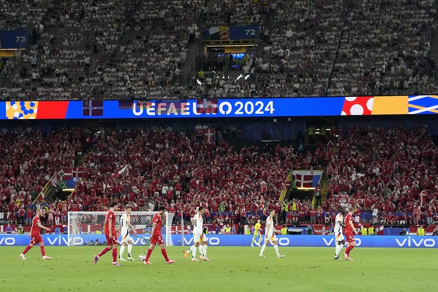 Prekinuta utakmica Nemačka – Danska! Ovo nije prvi put da se prekida zbog grmljavine (VIDEO)