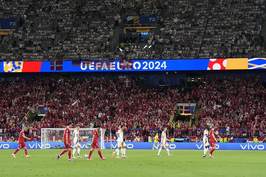 Prekinuta utakmica Nemačka – Danska! Ovo nije prvi put da se prekida zbog grmljavine (VIDEO)