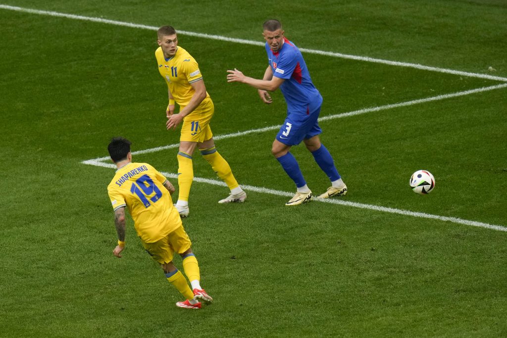 JUNAK DANA Obukao plašt superheroja, pa golom i asistencijom probudio klinički mrtvu reprezentaciju! (VIDEO)