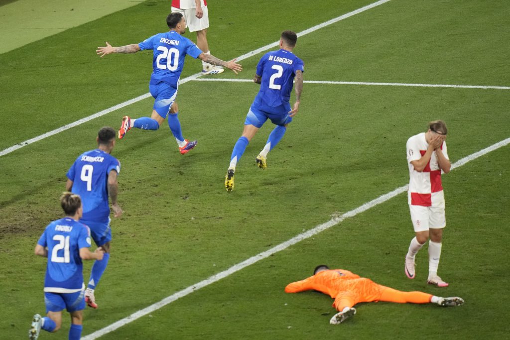 JUNAK DANA Spaletijev „džoker“ u osmom minutu nadoknade poslao Italiju u osminu finala (VIDEO)