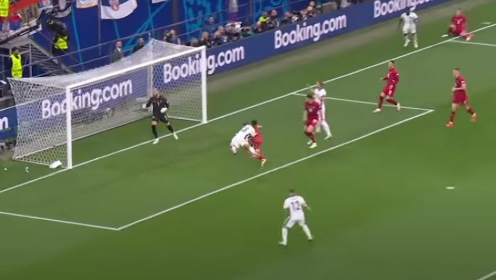 ODBRANA SRBIJE KAŽNJENA ZA PRVU GREŠKU Belingem glavom matirao Rajkovića (VIDEO)