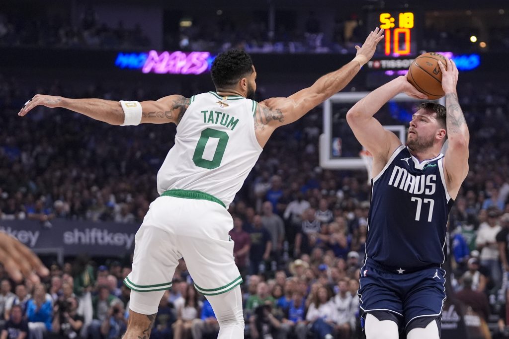 LUKI SE SMEŠI METLA Boston slavio i u Dalasu, Dončić ponovo loš kad se lomilo