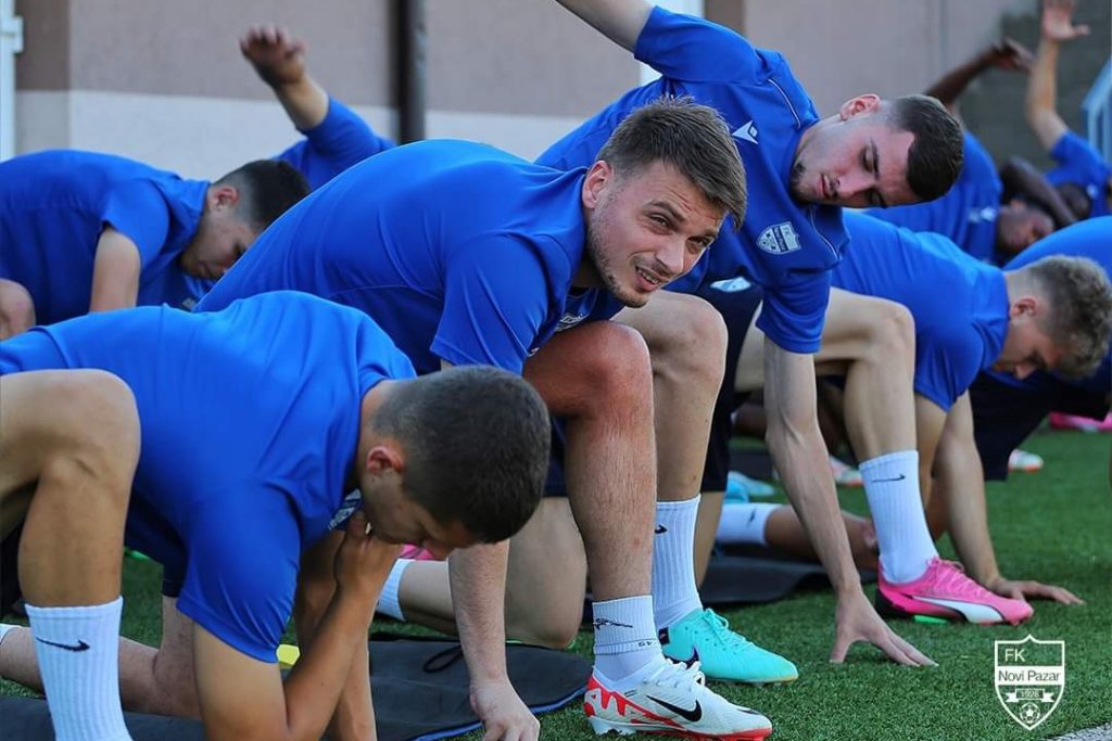 PAZARCI JAČAJU REDOVE Ugovori za štopera i krilnog napadača! Plavo-bele na Zlatiboru testira Saša Ilić