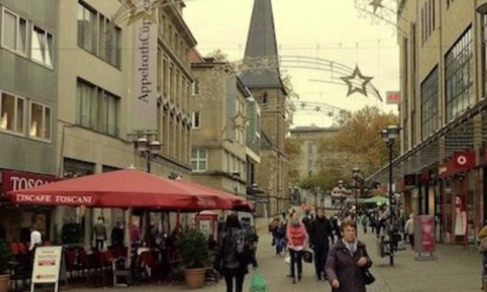 STIGLI SMO NADOMAK GELZENKIRHENA Od naših navijača ni traga, ni glasa! Englezi okačili zastave na prozore, Albanci na svakom ćošku! (FOTO)