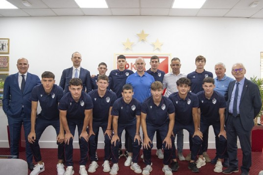 ŠAMPIONSKI DOČEKA ZA KADETE NA „MARAKANI“ Terzić: Vi ste naše blago, na vas ozbilno računamo u budućnosti!