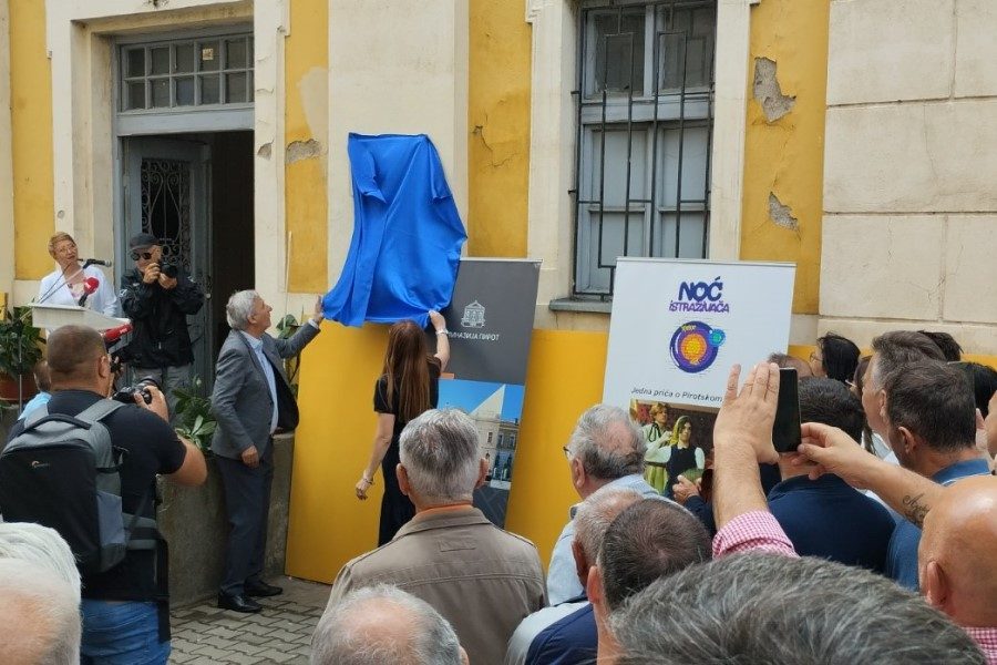POČELA PROSLAVA U PIROTU Svečano otvorene spomen ploče Branislavu Ćiriću i Zvonimiru Minčiću