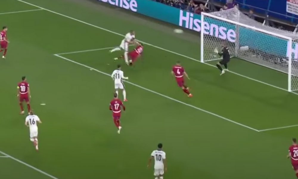 MAESTRALNA REAKCIJA RAJKOVIĆA Golman „orlova“, uz pomoć prečke, osujetio pokušaj Kejna (VIDEO)