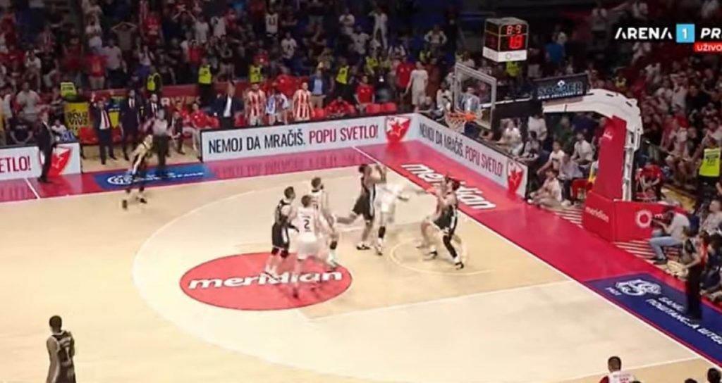 SPORNA SITUACIJA U ZAVRŠNICI DERBIJA Zbog ovoga je Obradović vikao crven u licu (VIDEO)