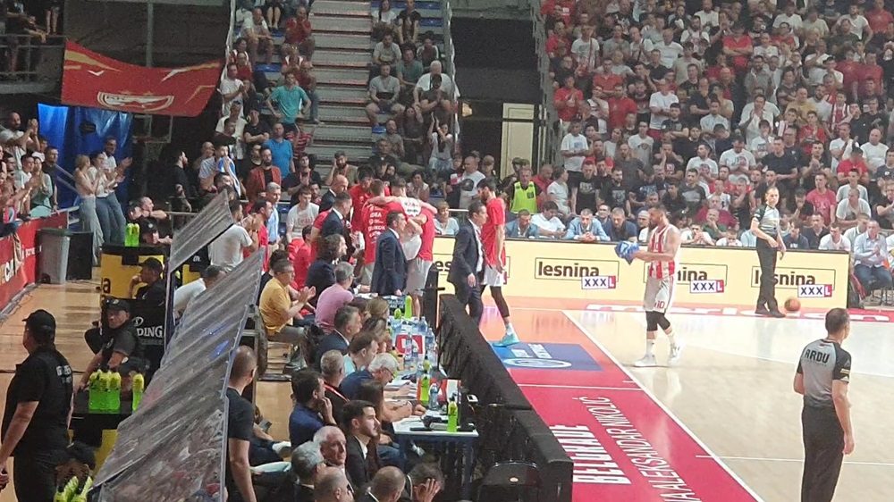 PROBLEM ZA ZVEZDU Saigrači izneli povređenog Nedovića sa terena (VIDEO)