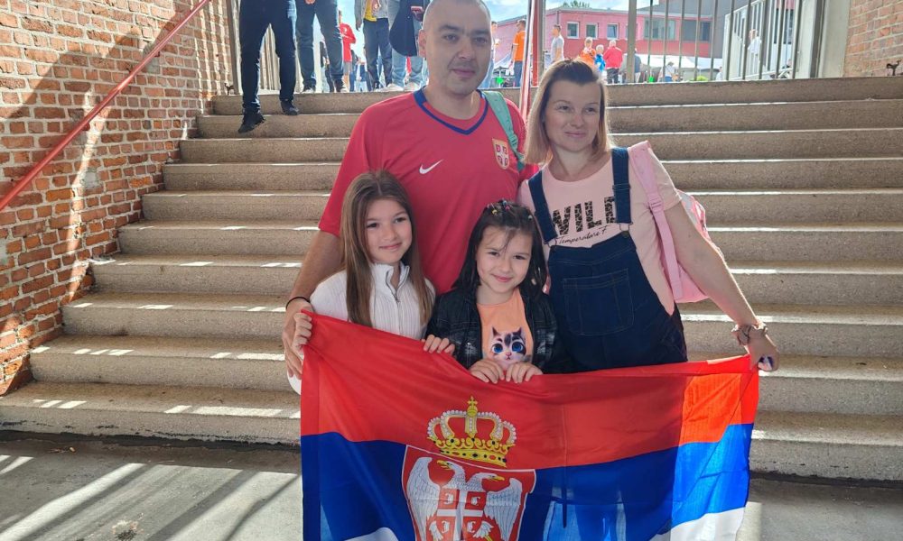 DIVNA SLIKA U AUGZBURGU Porodično uz reprezentaciju Srbije: Golove očekujemo od zadnje linije (VIDEO)