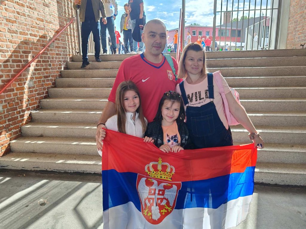 DIVNA SLIKA U AUGZBURGU Porodično uz reprezentaciju Srbije: Golove očekujemo od zadnje linije (VIDEO)