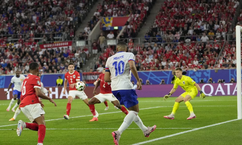 GRUPA D Krvava Francuska slavila ni kriva, ni dužna (VIDEO)